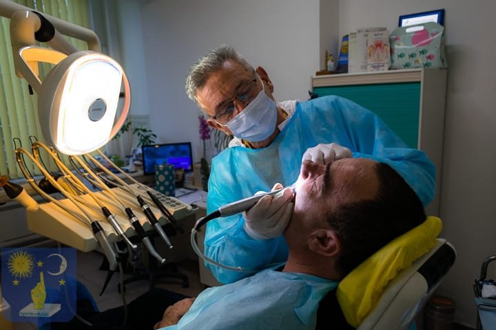 Dr Genchev restauration dentaire avec implant basal